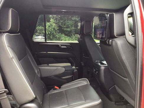 Used 2025 Chevrolet Tahoe Premier AWD/4WD image 6