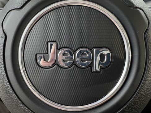 Used 2021 Jeep Gladiator Overland AWD/4WD image 25