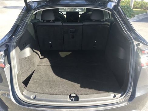 Used 2022 Tesla Model Y Long Range image 14