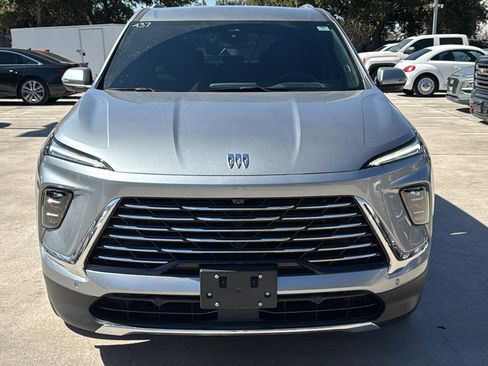 Used 2025 Buick Enclave Preferred w/ Super Cruise Package image 2