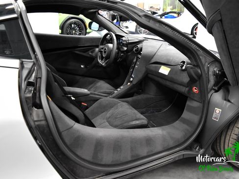 Used 2025 McLaren 750S image 25