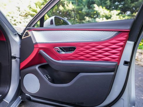 Used 2022 Bentley Flying Spur V8 image 44