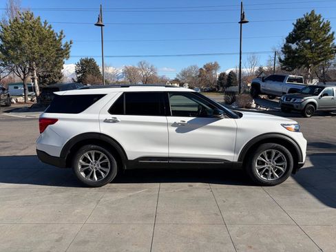 Used 2020 Ford Explorer Limited image 3