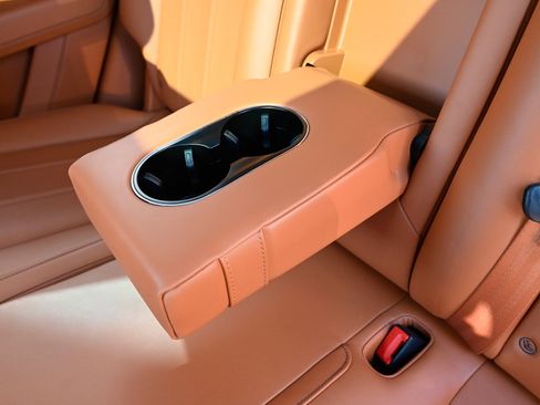 Used 2019 Bentley Bentayga AWD/4WD image 38