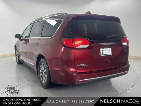 Used 2019 Chrysler Pacifica Touring-L Plus image 8
