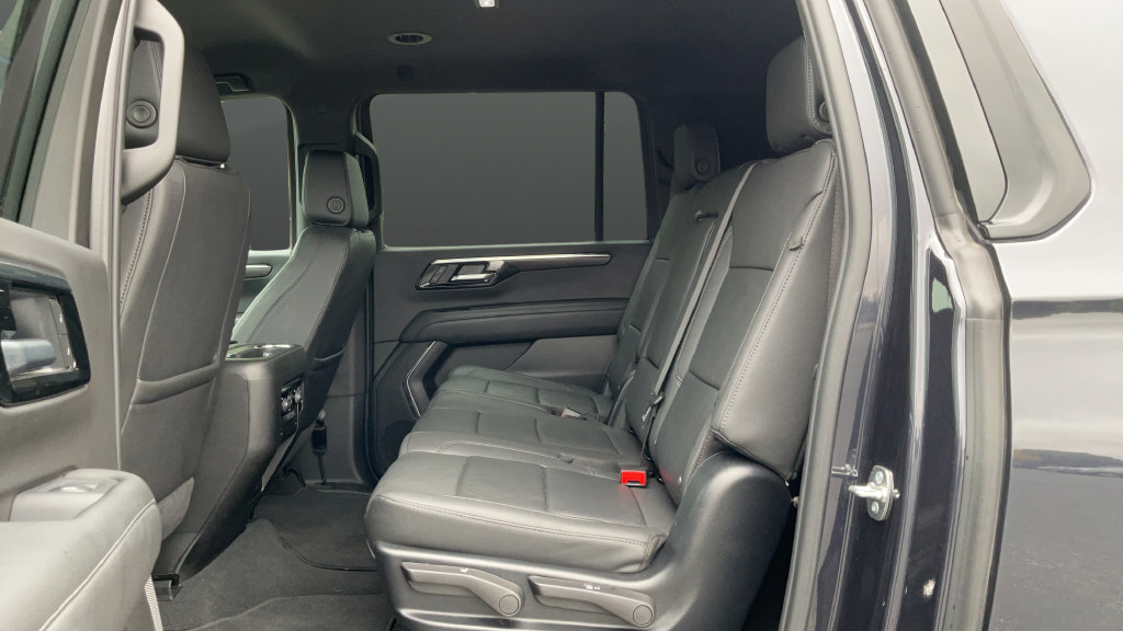 Used 2025 Chevrolet Suburban Z71 AWD/4WD image 19