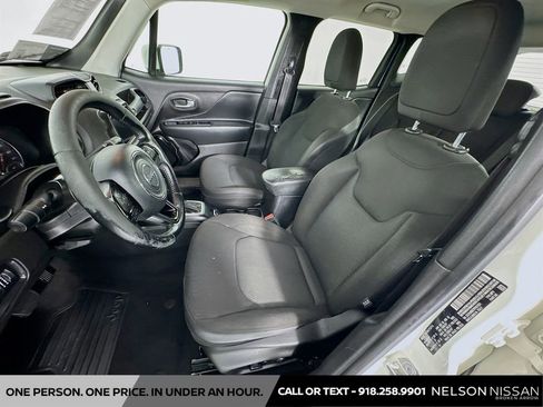 Used 2019 Jeep Renegade Altitude w/ Quick Order Package 2XM AWD/4WD image 18