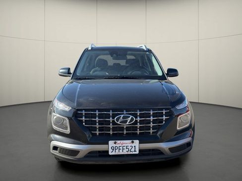 Used 2025 Hyundai Venue SEL FWD image 2