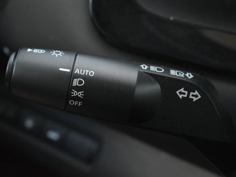Used 2025 Nissan Pathfinder SV AWD/4WD image 23