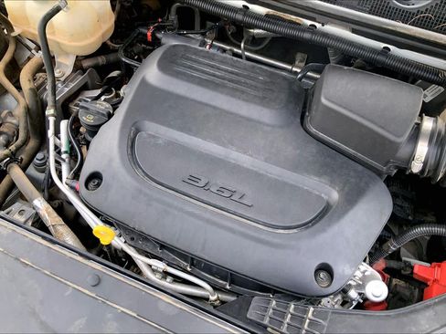 Used 2020 Chrysler Pacifica Limited w/ Advanced Safetytec Group FWD image 34