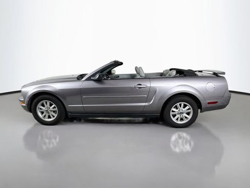 Used 2006 Ford Mustang Convertible RWD image 12