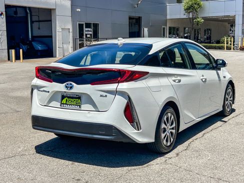 Used 2020 Toyota Prius Prime XLE FWD image 6