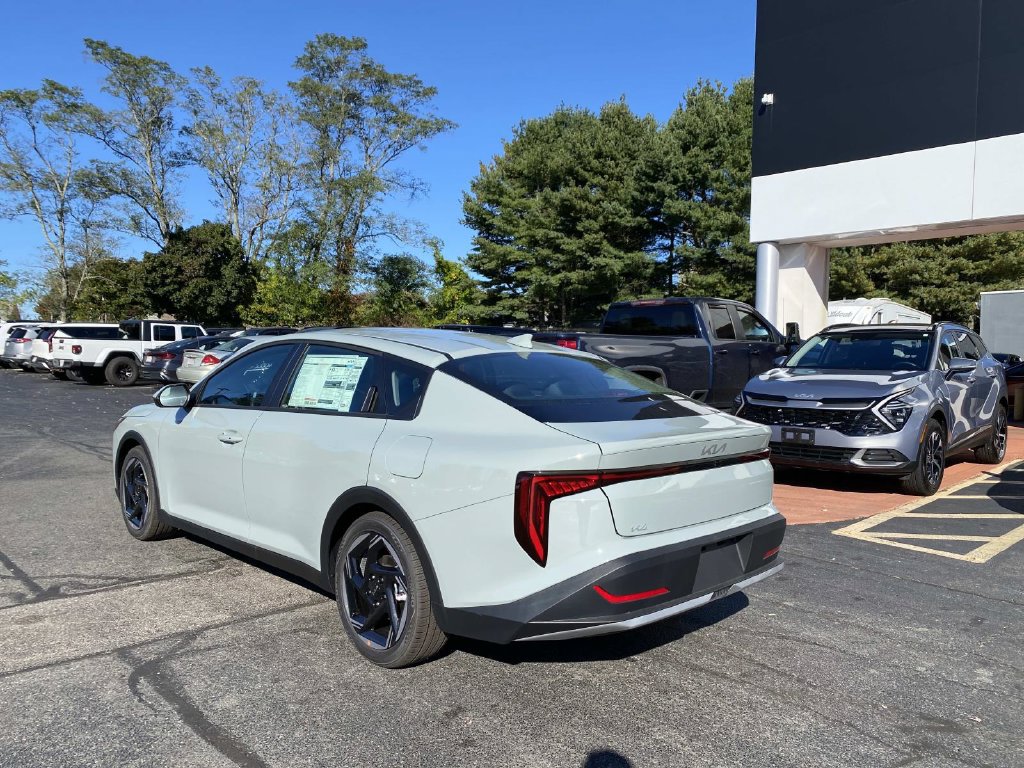 New 2026 Kia K4 EX FWD image 3