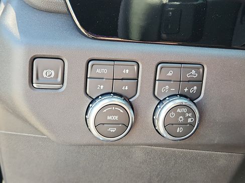 New 2026 GMC Sierra 1500 SLT image 18