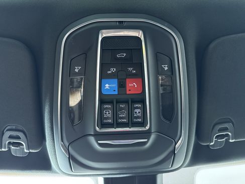 Used 2022 Jeep Wagoneer Series III w/ Premium Group I AWD/4WD image 35