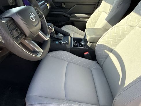 Used 2025 Toyota Tacoma SR5 AWD/4WD image 17