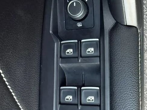 Used 2022 Volkswagen Tiguan SE FWD image 44