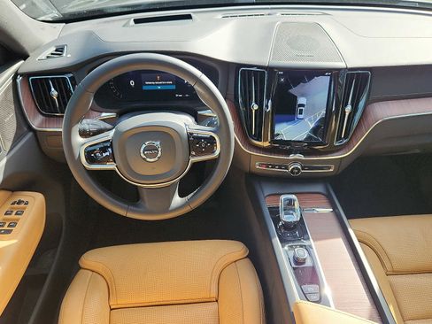 Certified 2023 Volvo XC60 B6 Ultimate w/ Climate Package AWD/4WD image 11