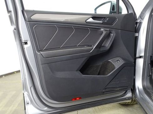 Used 2024 Volkswagen Tiguan SE image 13