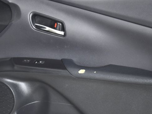 Used 2017 Toyota Prius Prime Advanced image 28