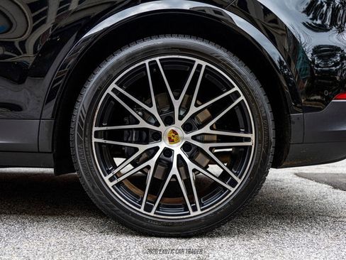 Used 2024 Porsche Cayenne Coupe image 43