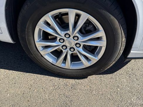 Used 2024 Cadillac XT6 Luxury w/ LPO, Floor Liner Package FWD image 4