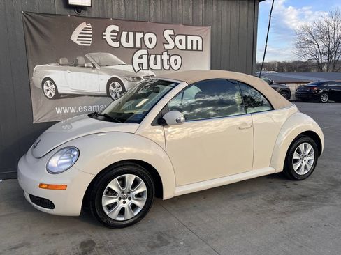 Used 2010 Volkswagen Beetle Convertible image 9