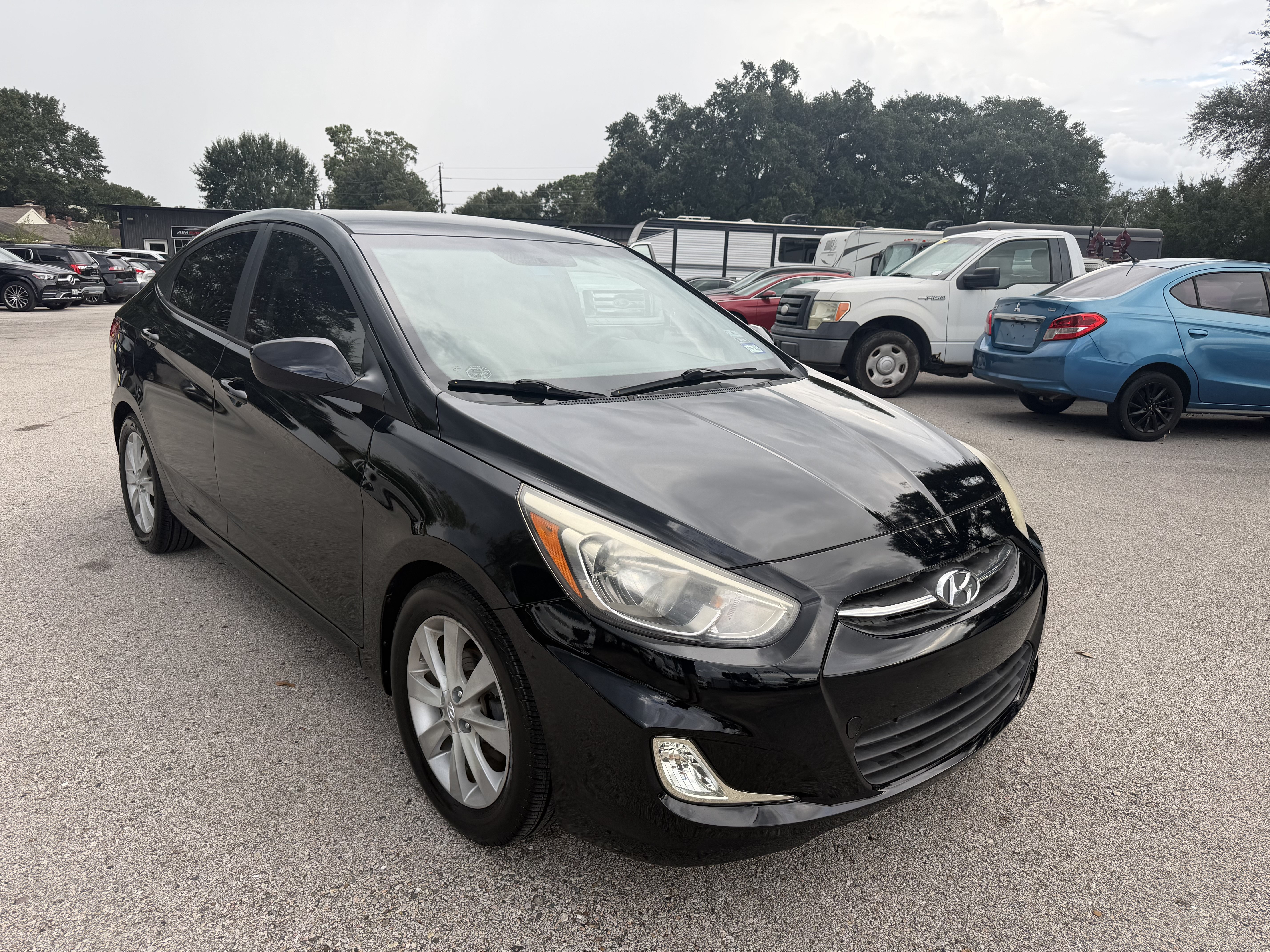 Used 2016 Hyundai Accent SE w/ Option Group 02 FWD image 2