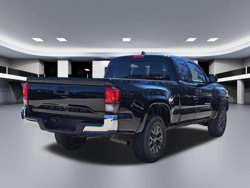Used 2022 Toyota Tacoma SR5 w/ SR5 Appearance Package (SM) image 6