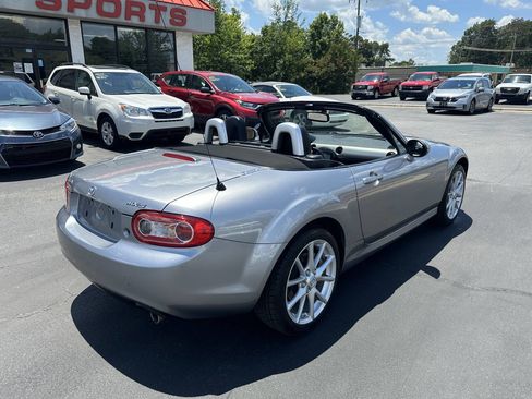Used 2009 MAZDA MX-5 Miata Grand Touring image 11