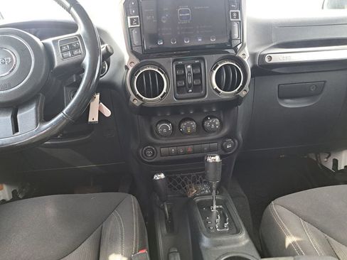 Used 2017 Jeep Wrangler Unlimited Rubicon w/ Connectivity Group image 20