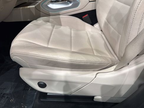 Used 2021 Mercedes-Benz GLS 450 4MATIC image 11