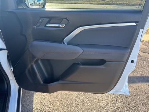 Used 2024 Chevrolet Colorado Z71 w/ Z71 Convenience Package 2 image 17