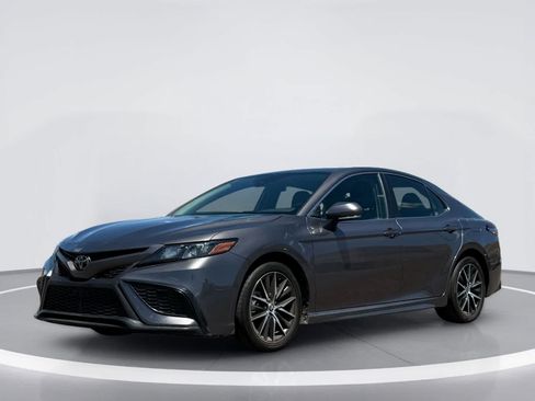 Used 2024 Toyota Camry SE FWD image 2