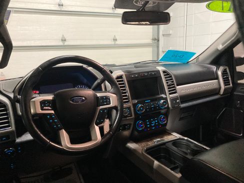 Used 2017 Ford F250 Lariat w/ Lariat Value Package AWD/4WD image 23