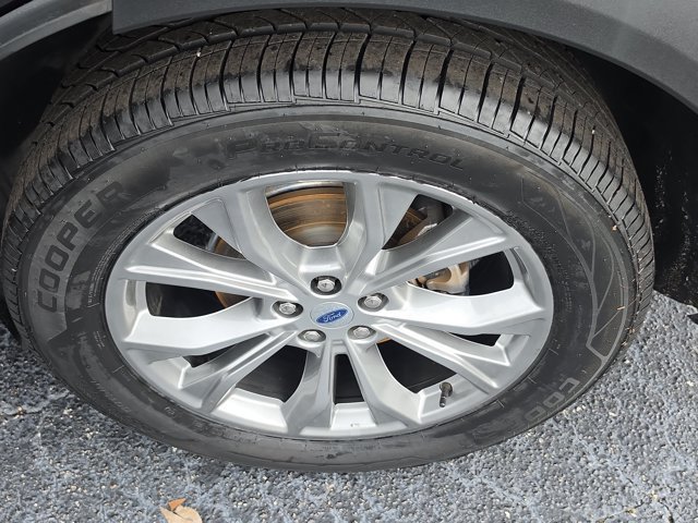 Certified 2023 Ford Explorer XLT w/ Equipment Group 202A RWD image 9