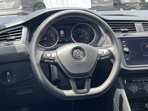 Used 2021 Volkswagen Tiguan SE FWD image 8