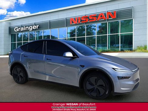 Used 2026 Tesla Model Y AWD image 1