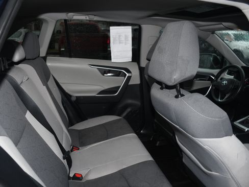 Used 2019 Toyota RAV4 XLE image 19