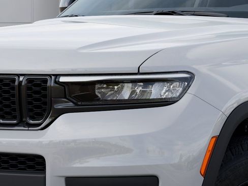 New 2025 Jeep Grand Cherokee L Altitude image 10