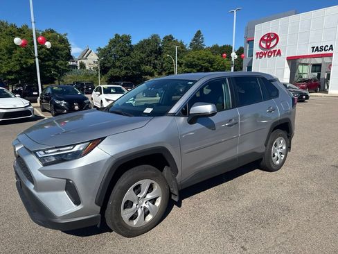 Used 2025 Toyota RAV4 LE AWD/4WD image 3