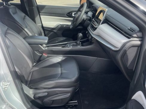 Used 2025 Jeep Compass Limited image 16