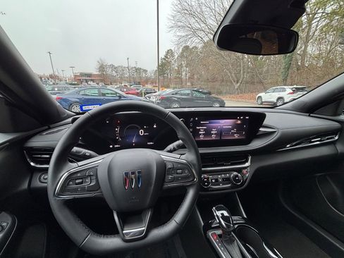 Used 2025 Buick Envista Sport Touring image 33