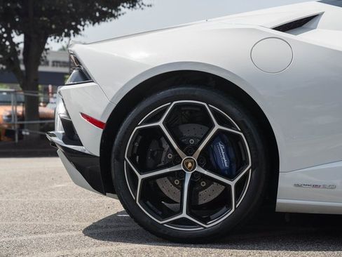 Used 2020 Lamborghini Huracan EVO image 22