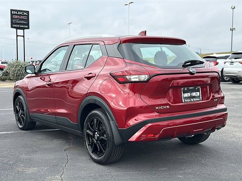 Used 2024 Nissan Kicks SV image 6