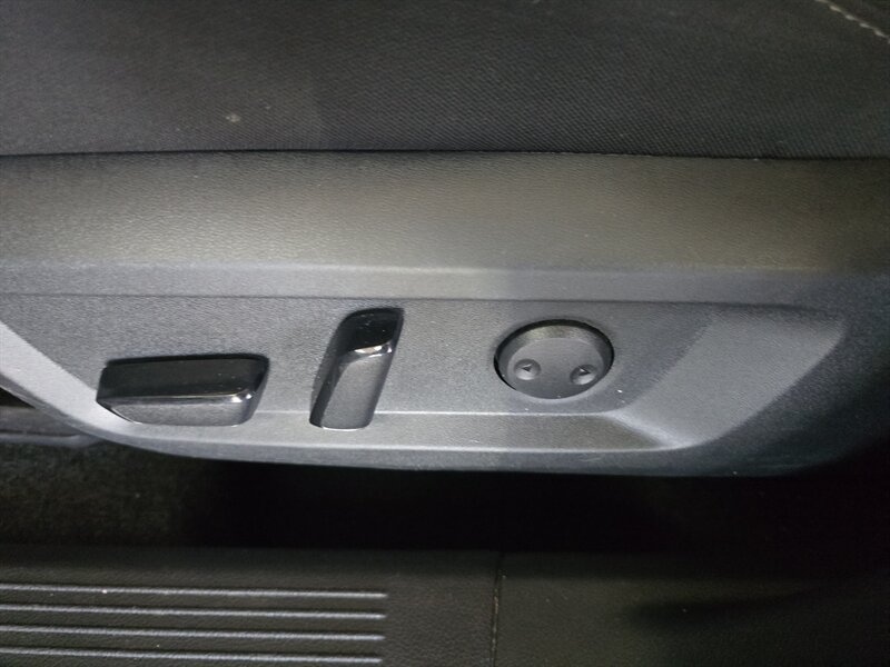 Used 2025 Nissan Rogue SV FWD image 19
