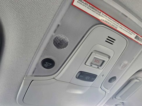 Used 2021 Toyota Prius Prime XLE image 32