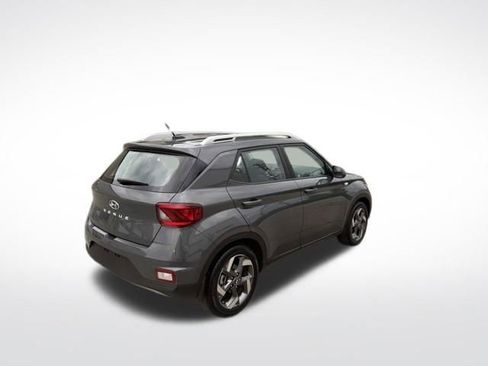 Used 2024 Hyundai Venue SEL FWD image 3