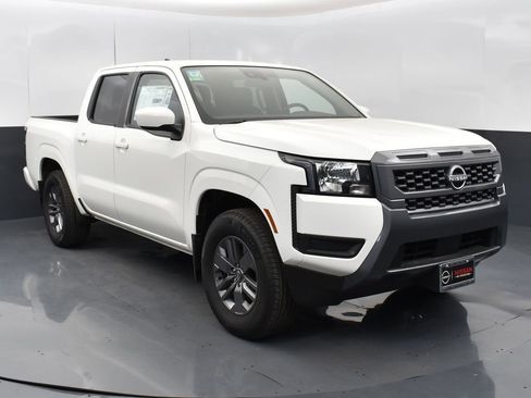 Used 2025 Nissan Frontier SV w/ Tow Package image 1