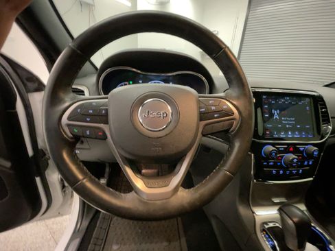 Used 2019 Jeep Grand Cherokee Limited w/ Luxury Group II image 18